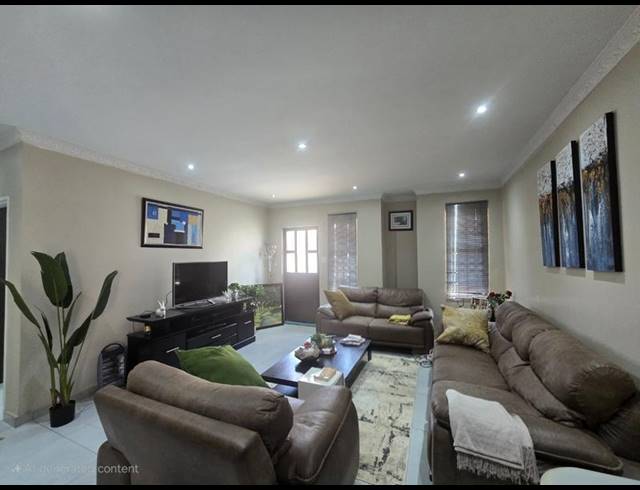 3 BEDROOM HOUSE FOR SALE IN GREENHILLS EXT 3